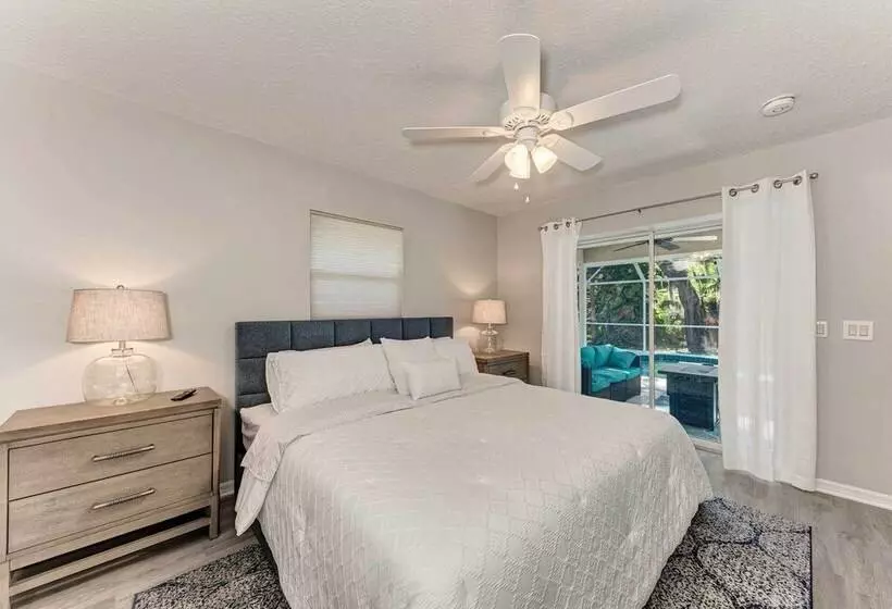 Modern Home W/ Screened In Pool: 4 Mi To The Beach