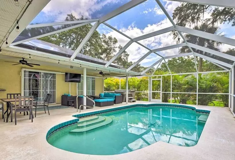 Modern Home W/ Screened In Pool: 4 Mi To The Beach