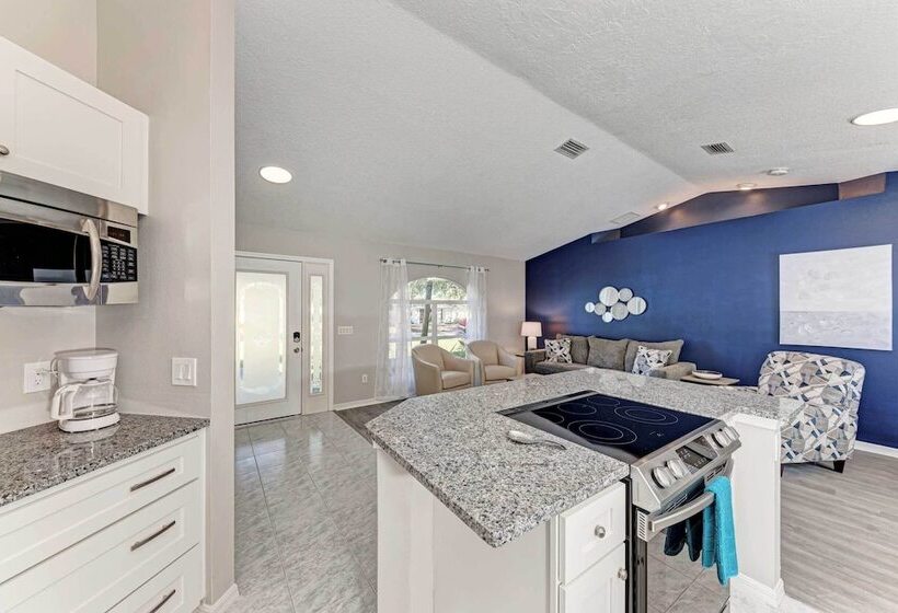 Modern Home W/ Screened In Pool: 4 Mi To The Beach