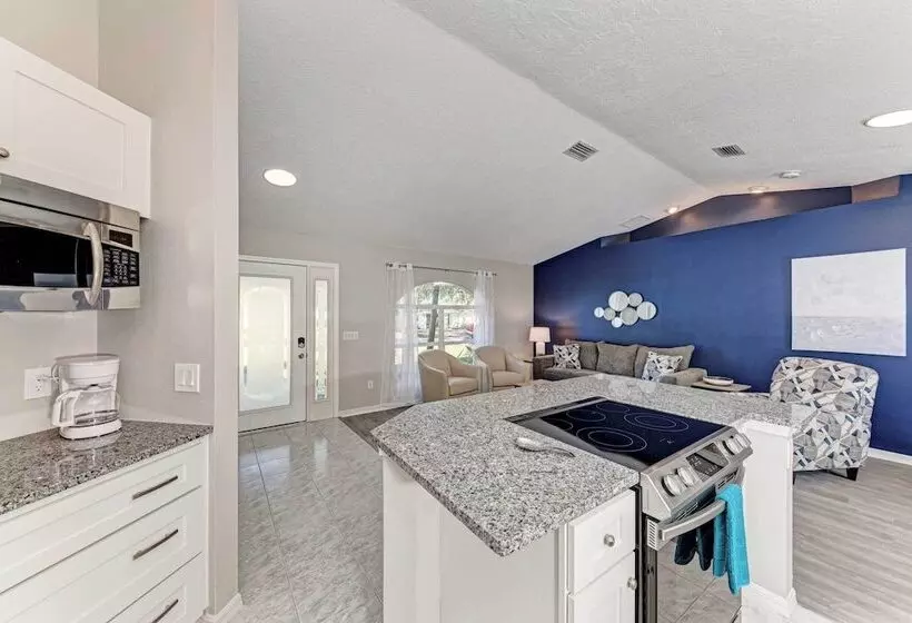 Modern Home W/ Screened In Pool: 4 Mi To The Beach