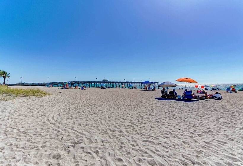 Modern Home W/ Screened In Pool: 4 Mi To The Beach