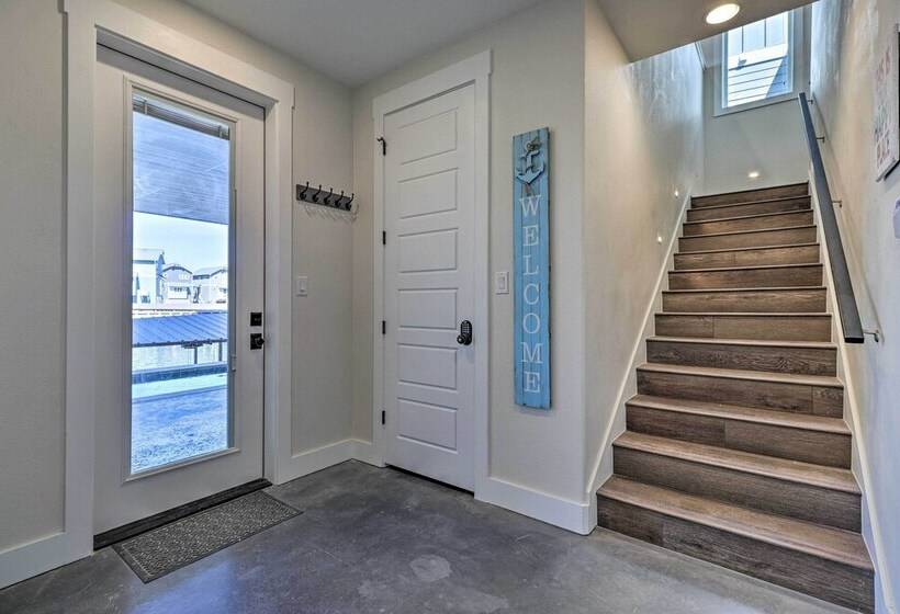 Modern Kingsland Lake Front House W/ Heated Pool!