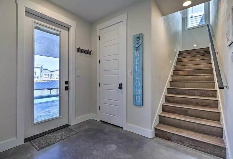 Modern Kingsland Lake Front House W/ Heated Pool!