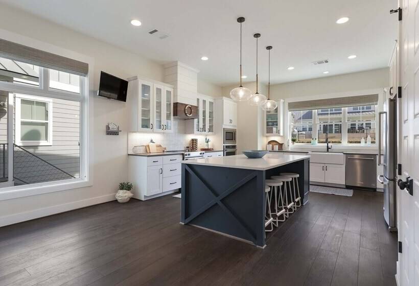 Modern Kingsland Lake Front House W/ Heated Pool!