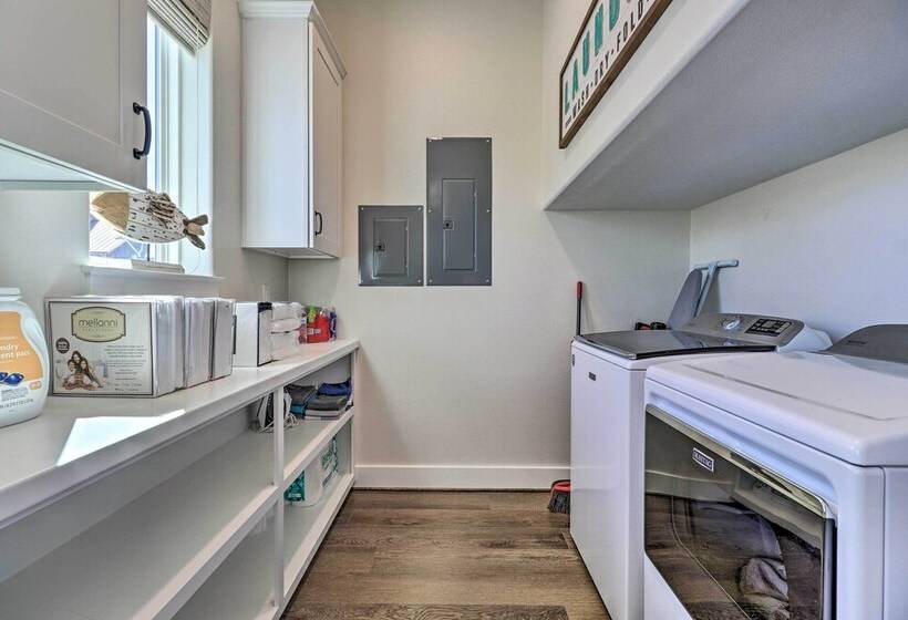 Modern Kingsland Lake Front House W/ Heated Pool!