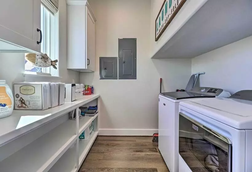 Modern Kingsland Lake Front House W/ Heated Pool!