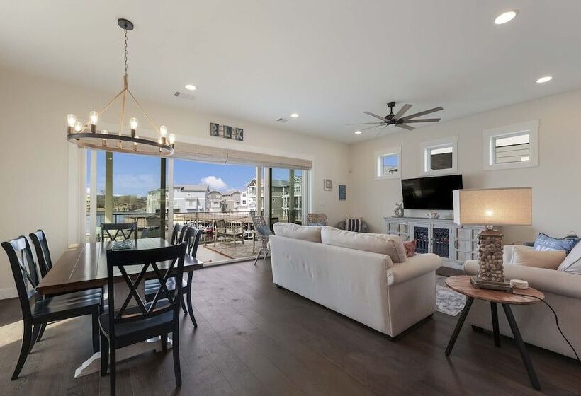 Modern Kingsland Lake Front House W/ Heated Pool!