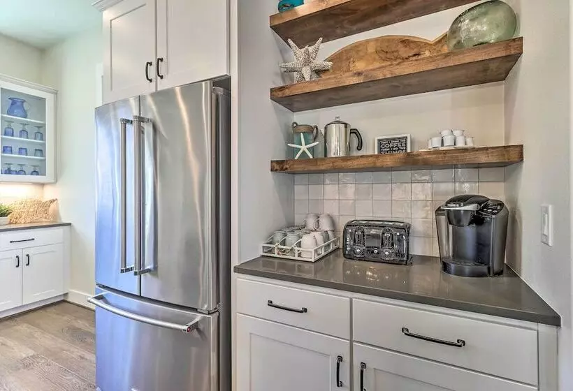 Modern Kingsland Lake Front House W/ Heated Pool!