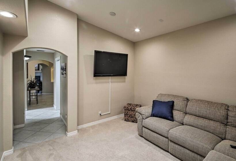 Modern Lake Havasu Oasis W/ Putting Green & Bbq!