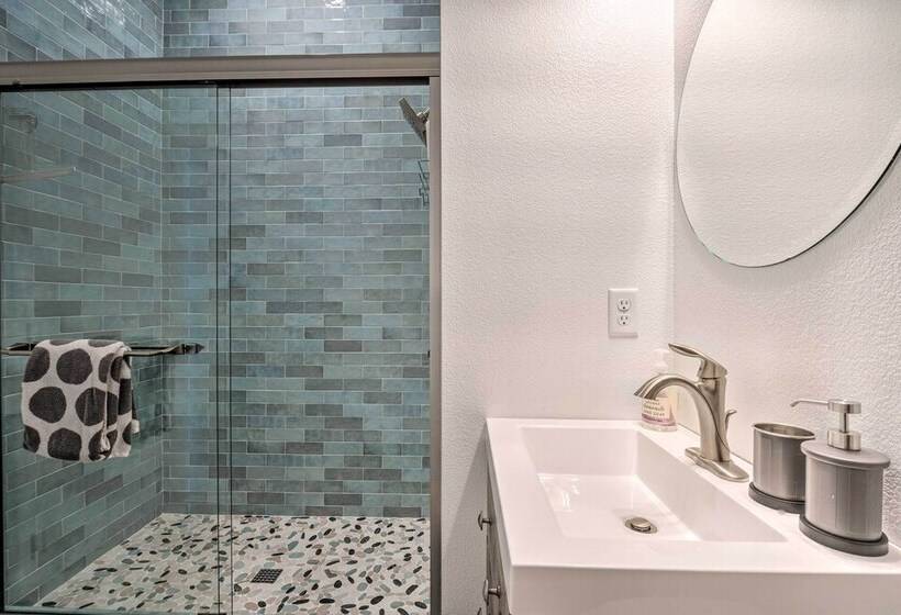 Ski, Hike, Bike: Modern Midtown Reno Retreat!