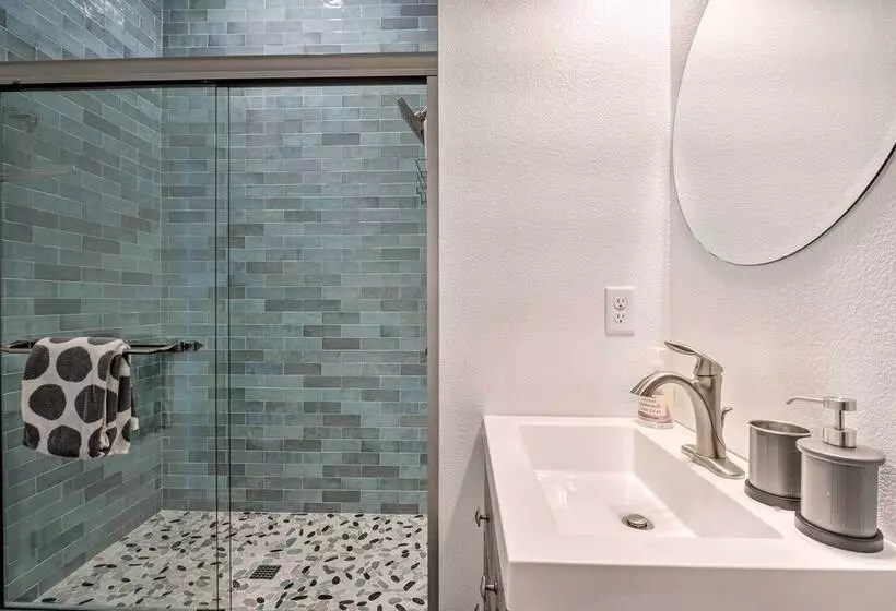 Modern Midtown Haven W/ Garage: Mt Rose Day Trips!