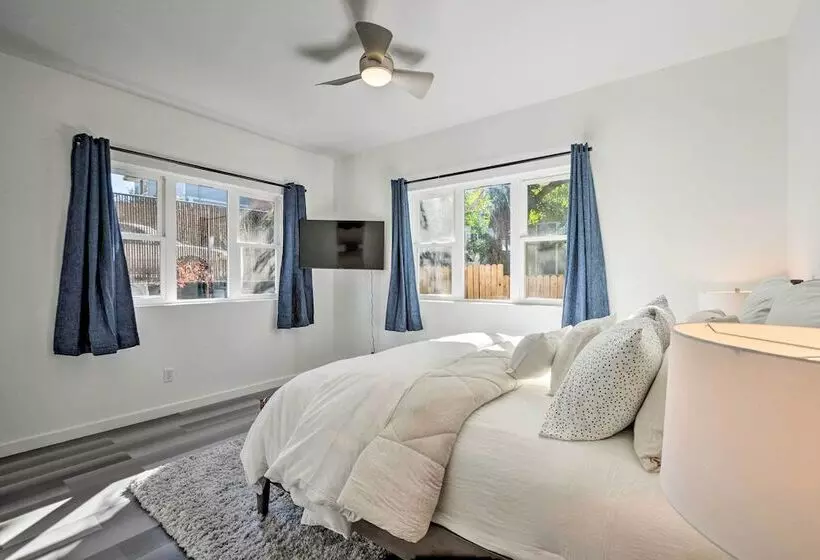 Modern Midtown Haven W/ Garage: Mt Rose Day Trips!