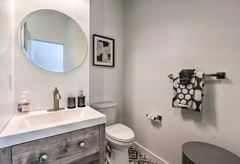 Modern Midtown Haven W/ Garage: Mt Rose Day Trips!