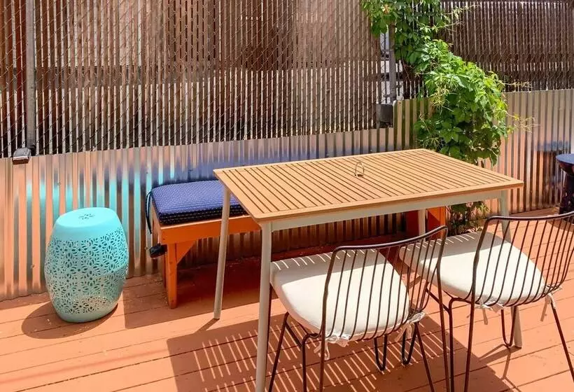 Modern Midtown Haven W/ Garage: Mt Rose Day Trips!