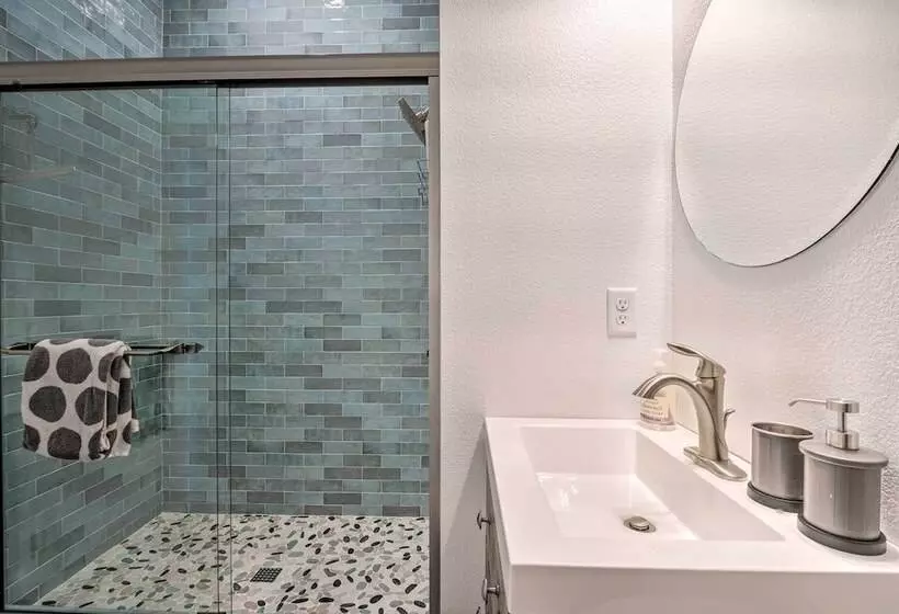 Modern Midtown Haven W/ Garage: Mt Rose Day Trips!