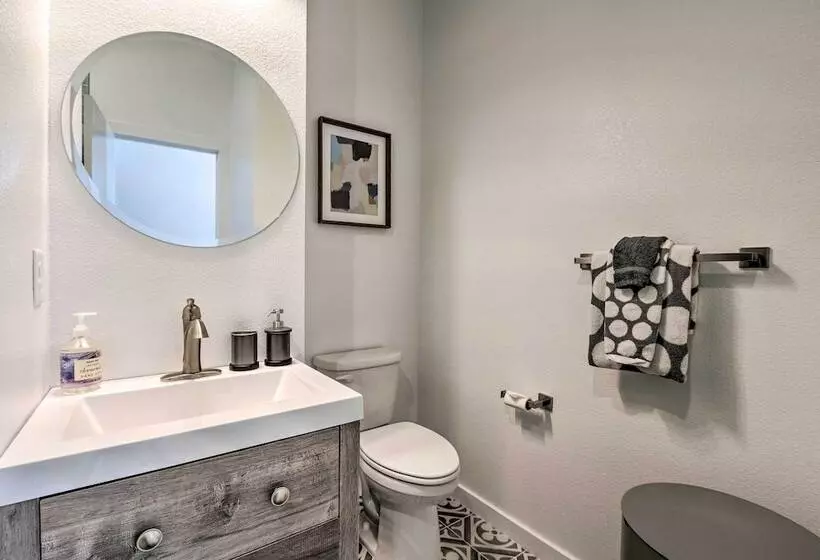 Modern Midtown Haven W/ Garage: Mt Rose Day Trips!