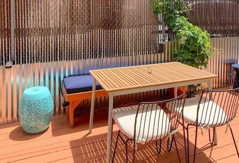 Modern Midtown Haven W/ Garage: Mt Rose Day Trips!