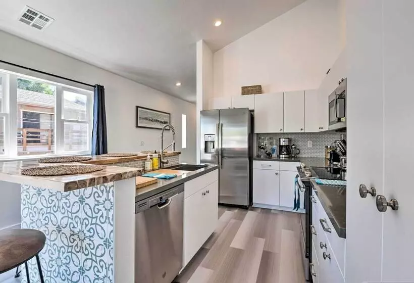 Modern Midtown Haven W/ Garage: Mt Rose Day Trips!