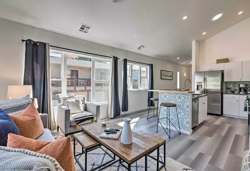 Modern Midtown Haven W/ Garage: Mt Rose Day Trips!