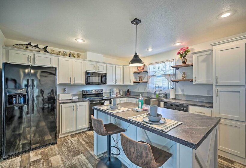 Modern Prescott Valley Home On 2 Acres!