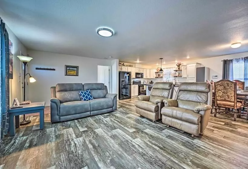 Modern Prescott Valley Home On 2 Acres!