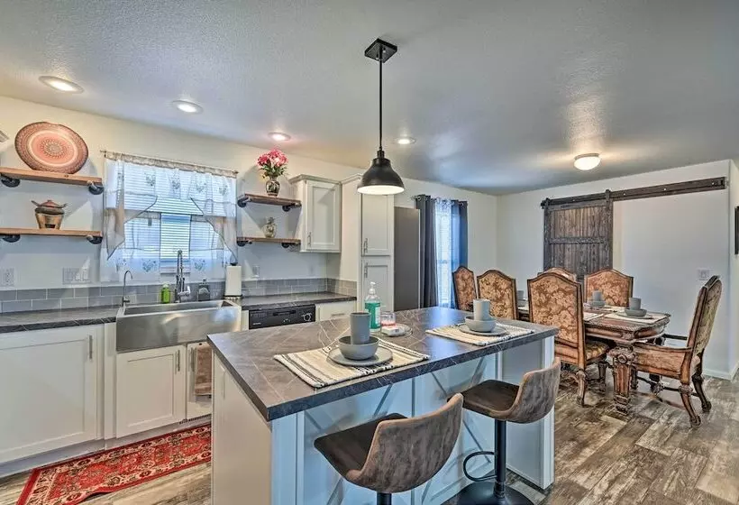 Modern Prescott Valley Home On 2 Acres!