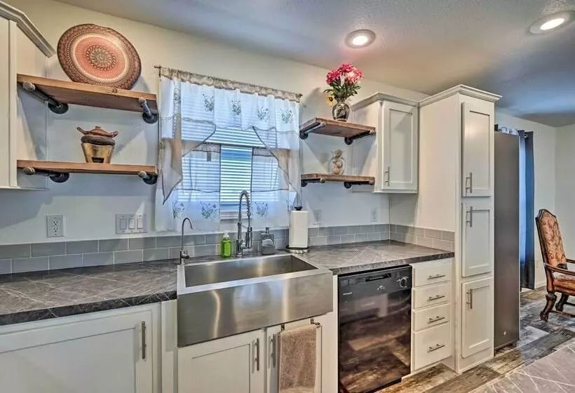 Modern Prescott Valley Home On 2 Acres!