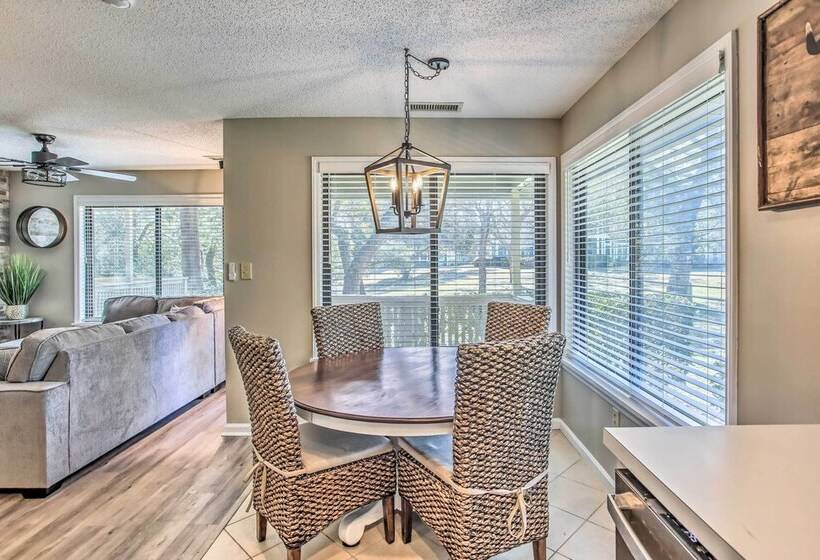 Myrtle Beach Retreat W/ Ocean Access & Porch!