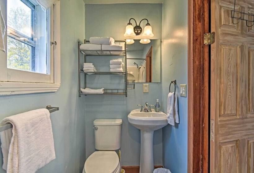 Nestle By Lake  Charlevoix Cottage: Pets Welcome!