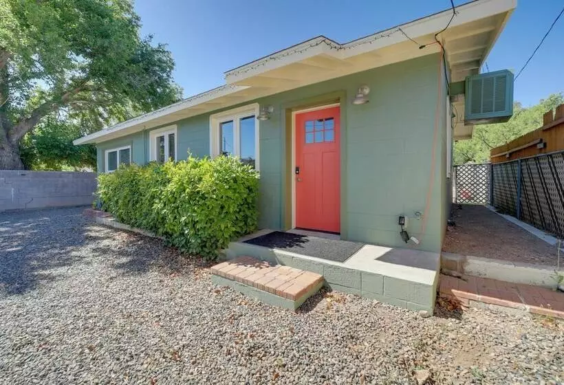 Old Town Cottonwood Cottage W/ Yard, Pets Welcome