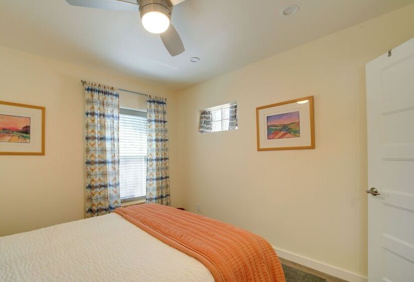 Old Town Cottonwood Cottage W/ Yard, Pets Welcome