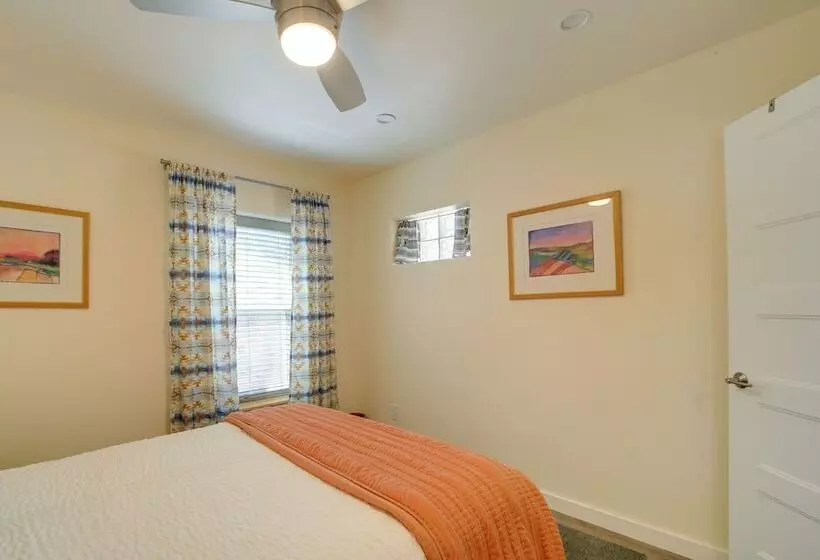 Old Town Cottonwood Cottage W/ Yard, Pets Welcome