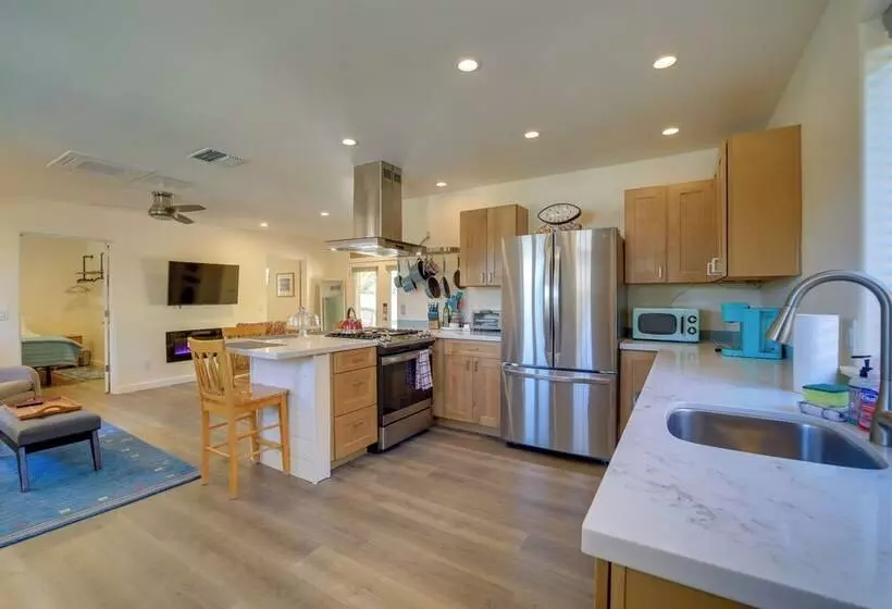 Old Town Cottonwood Cottage W/ Yard, Pets Welcome