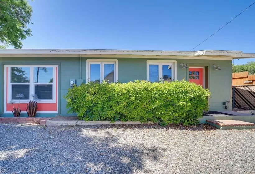 Old Town Cottonwood Cottage W/ Yard, Pets Welcome