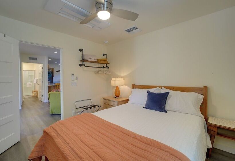 Old Town Cottonwood Cottage W/ Yard, Pets Welcome