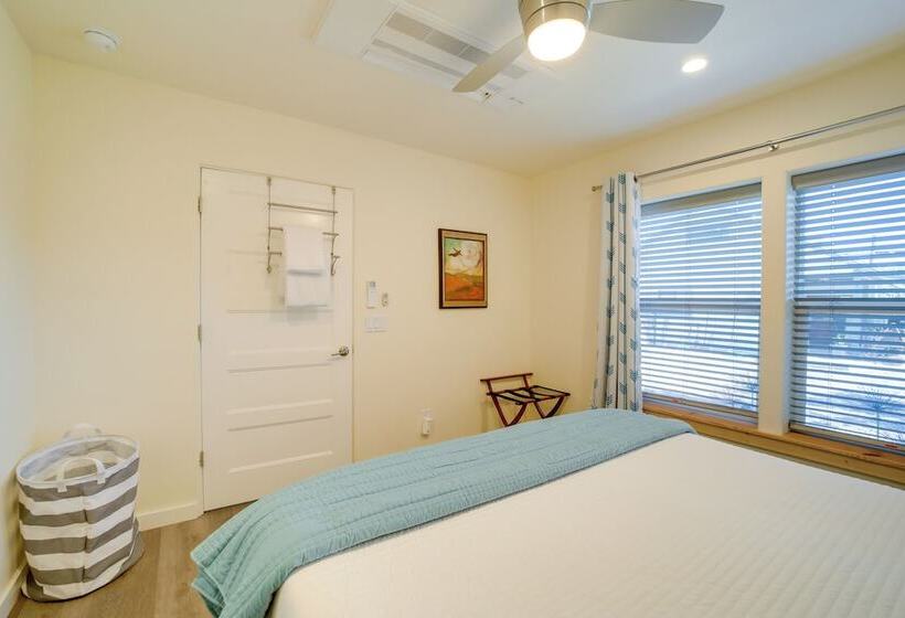 Old Town Cottonwood Cottage W/ Yard, Pets Welcome