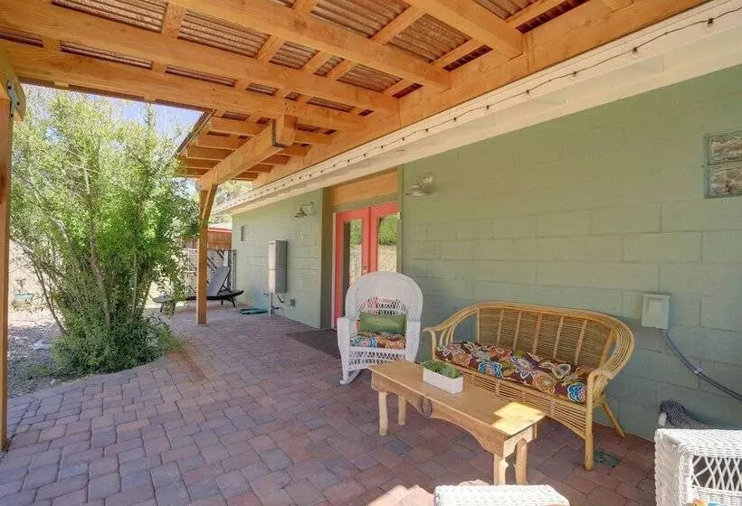 Old Town Cottonwood Cottage W/ Yard, Pets Welcome