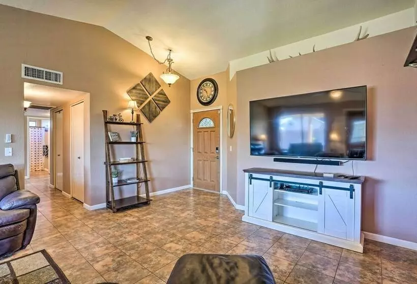 Peoria Home W/ Large Yard ~ 14 Mi To Phoenix!