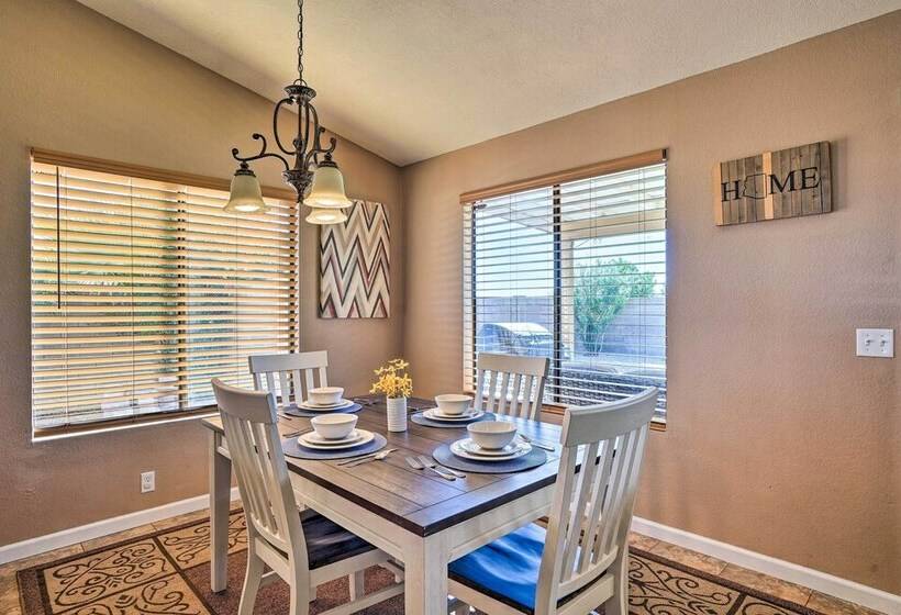 Peoria Home W/ Large Yard ~ 14 Mi To Phoenix!