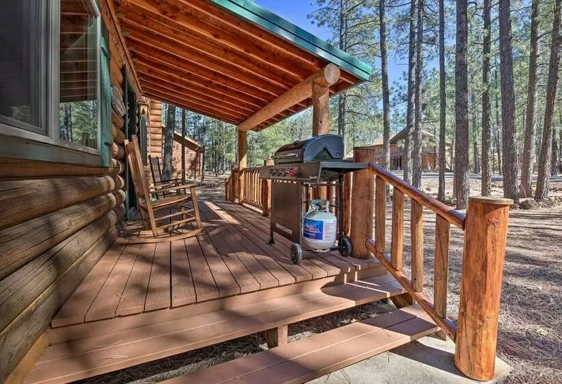 Near Dining, Hiking & Golf: Pinetop Log Cabin!