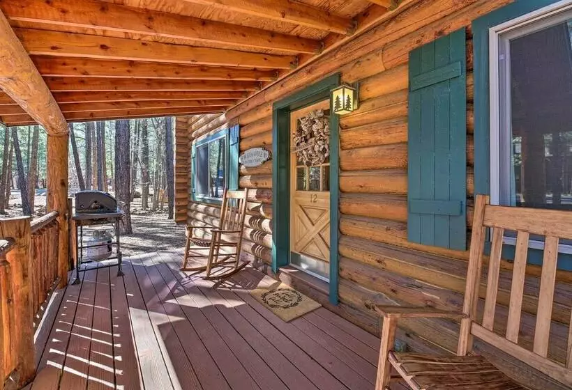 Near Dining, Hiking & Golf: Pinetop Log Cabin!
