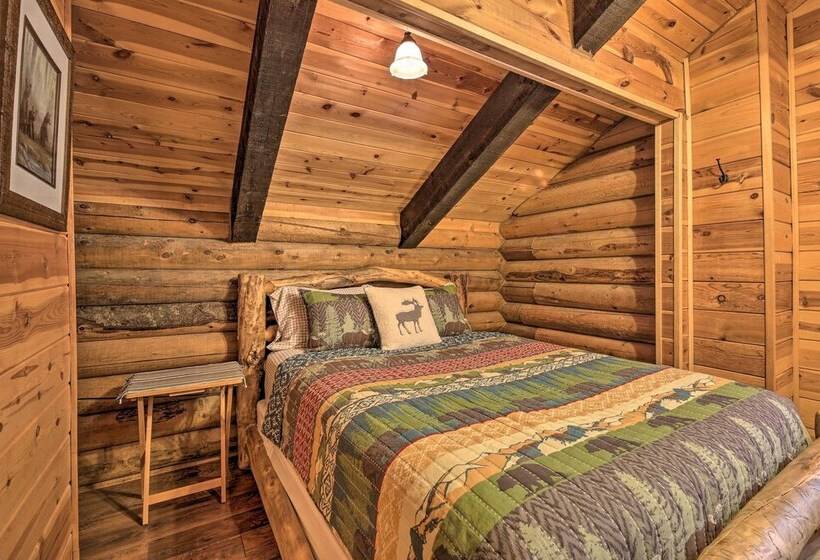Near Dining, Hiking & Golf: Pinetop Log Cabin!