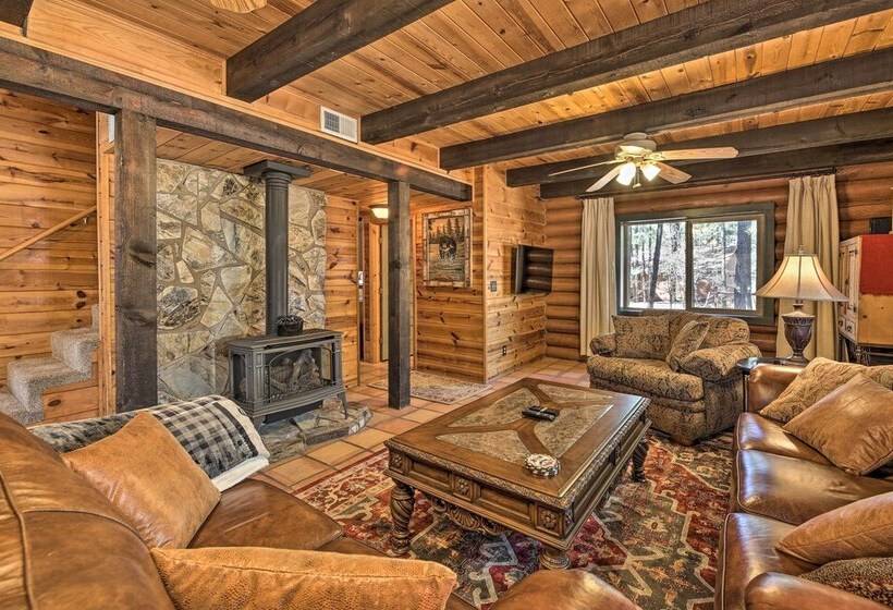 Near Dining, Hiking & Golf: Pinetop Log Cabin!