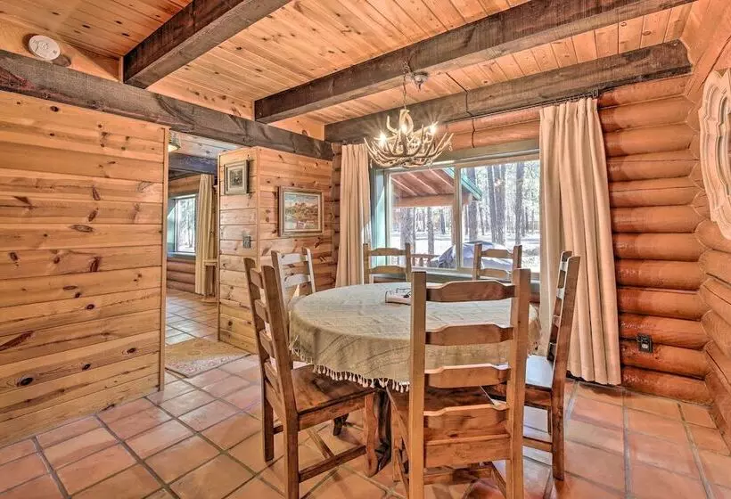 Near Dining, Hiking & Golf: Pinetop Log Cabin!