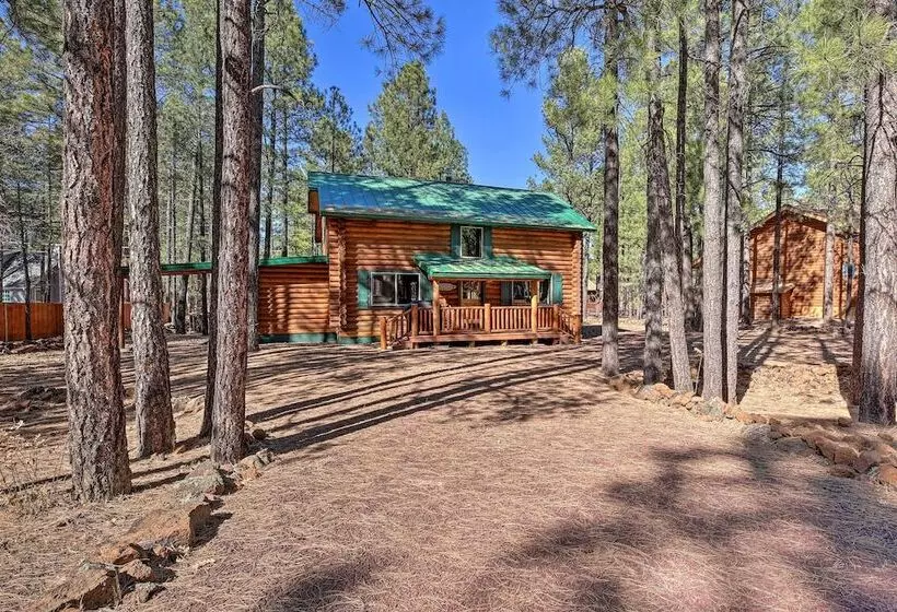 Near Dining, Hiking & Golf: Pinetop Log Cabin!