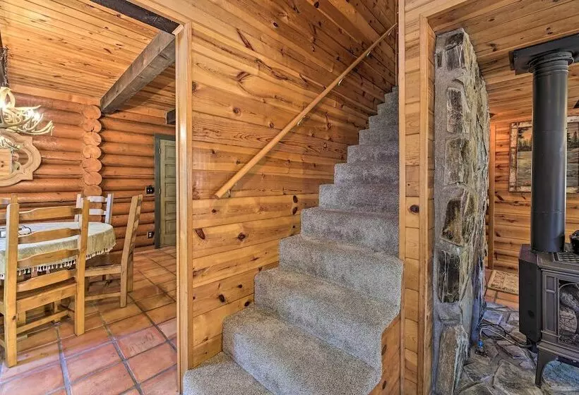 Near Dining, Hiking & Golf: Pinetop Log Cabin!