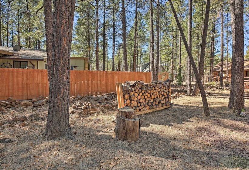 Near Dining, Hiking & Golf: Pinetop Log Cabin!