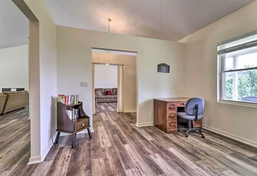 Private Dog Friendly Home: 3 Mi To Elk Mountain