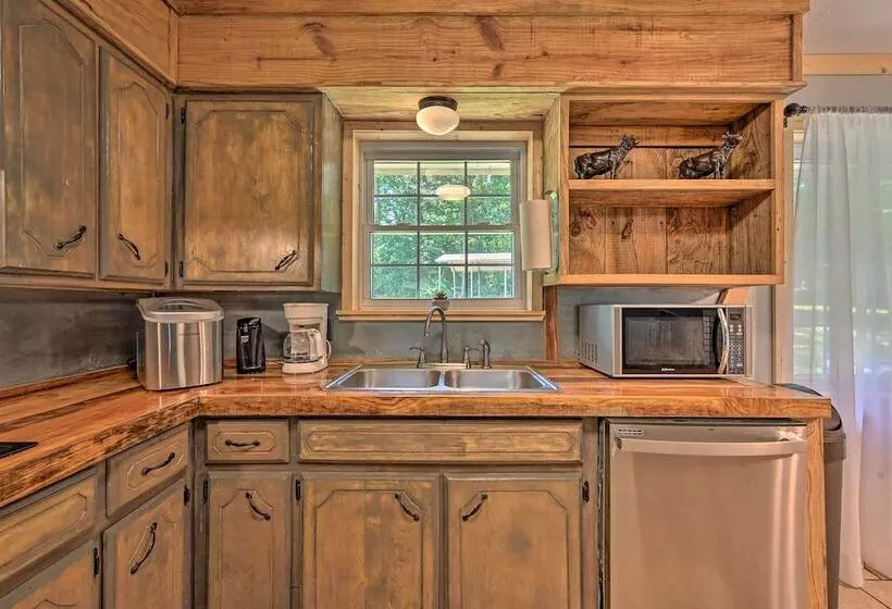 Quiet Abode W/ Gas Grill ~ 5 Miles To Broken Bow!