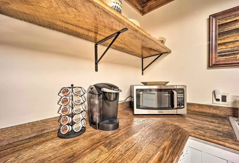 Relaxing Retreat W/ Private Dock On Claytor Lake!